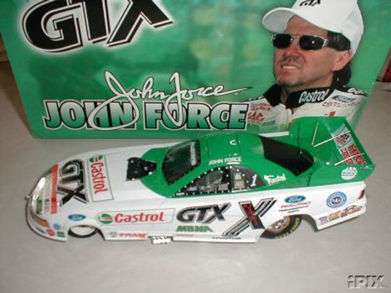 JOHN FORCE 2002 CASTROL GTX 1:24 NHRA DIECAST FUNNY CAR - Action