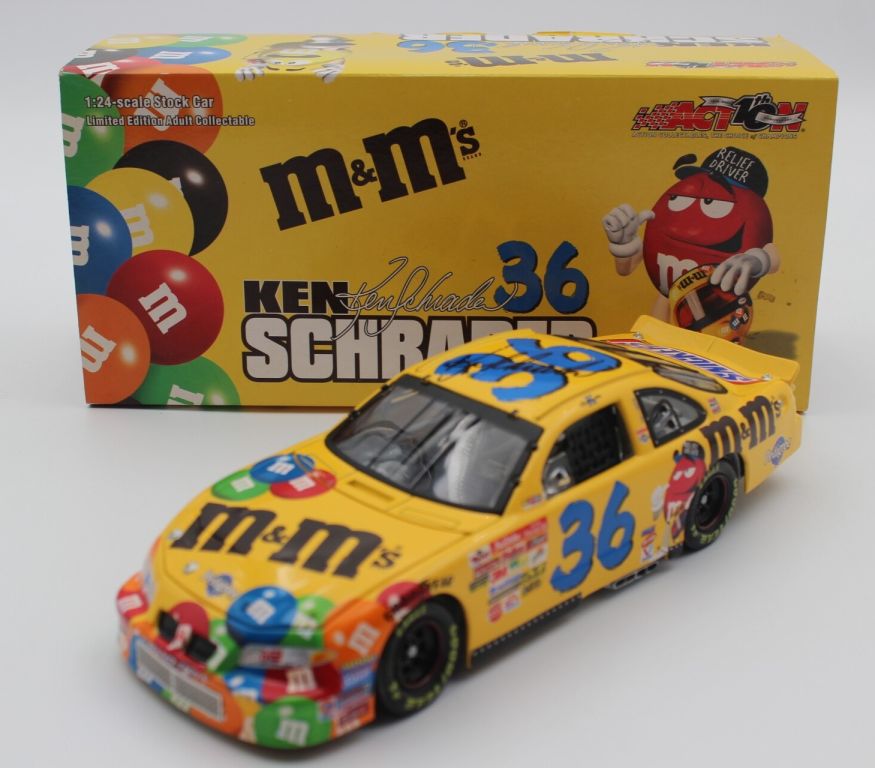KEN SCHRADER 2002 M & M's 1:24 NASCAR DIECAST
